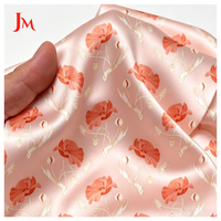 Tissu satiné en polyester soyeux de haute qualité, drapé, luxueux, imprimé sur mesure avec un motif floral pour robe femme