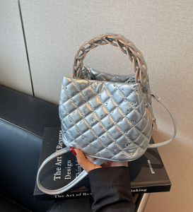 Sac bandoulière de luxe pour femme, design personnalisé avec logo, pour la portabilité et la mode féminine - Product Image 5