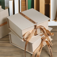 Boîte à bijoux rigide recyclable avec ruban, boîtes en papier gaufré, faible MOQ, boîte d'emballage, boîte cadeau, faveurs de mariage, emballage de bijoux