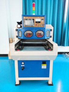 Machine de soudage et de découpe à haute fréquence 8KW-15T pour sacs de stomie - Product Image 2
