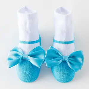 Chaussettes à semelle en caoutchouc pour bébé fille, chaussure de Ballet de haute qualité, chaussettes princesse antidérapantes avec nœud de sol, 2023