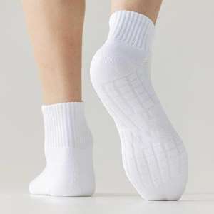 मुफ्त पैकेजिंग कस्टम लोगो टेरी कुशन काले सफेद लुभावनी पुरुष खेल सर्दियों के जिम के लिए आकस्मिक मोजे - Product Image 2