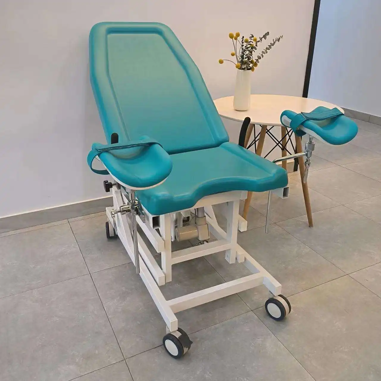 Lit d'accouchement de chaise gynécologique électrique lit de table d'examen obstétrique vert réglable médical d'hôpital