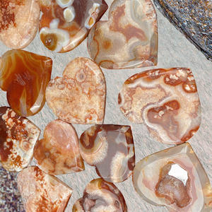 Coraña de Ágata Cereza Natural Tallada en Forma de Corazón, Cristal Pulido, Adorno de Piedra Sakura para el Hogar, Regalo Temático de Amor para el Día de San Valentín - Product Image 3