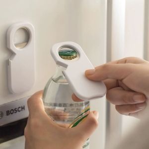 Abridor de botellas magnético de forma rectangular con imán para abrir cerveza y latas, uso doméstico - Product Image 3