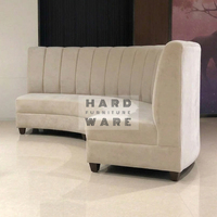 Moderne Wohnzimmermöbel Hot Pink Samt Halbrundes Luxus-Hochzeits-Lounge-Sofa Loveseat für Apartments und Hotels