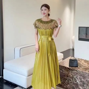 Ventes directes d'usine Miyake 2025 de nouvelles robes grande taille avec des perles lourdes et des robes plissées élégantes - Product Image 2