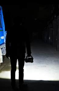 Linterna Táctica Recargable Solar al por Mayor, con Zoom, Impermeable, Bombillas para Lámparas, Puede Cargar el Teléfono Móvil, para Camping - Product Image 5