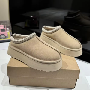 Bottes de neige de marque de haute qualité 2025, semelles épaisses, chaussures décontractées en laine et en herbe pour femmes, chaussures antidérapantes de luxe, pantoufles - Product Image 1