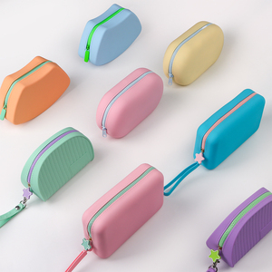 กระเป๋าเครื่องสำอางซิลิโคนนุ่มสีชมพู ดีไซน์ใหม่ ทันสมัย  กระเป๋าเก็บของลำลองสำหรับผู้หญิง  กระเป๋าคลัทช์แบบใช้ซ้ำได้ - Product Image 5