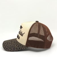 Casquette de camionneur pour femme de haute qualité, imprimé léopard sur la visière, dos en maille, broderie 3D personnalisée avec slogan en police mixte, casquette ajustable