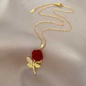 Popular nuevo collar con colgante de rosa roja oscura joyería de moda estilo único de celebridad de Internet - Product Image 3