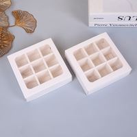 Boîte en papier carrée pour chocolats à 9 compartiments avec couvercle transparent