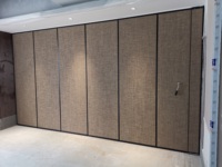 Système de porte insonorisante, panneau de séparation mural mobile, coulissant et pliable avec porte de passage