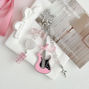 Pendentif de sac en forme de <span class=keywords><strong>violon</strong></span> rose fait main avec perles, accessoire simple et mignon, pendentif de sac en forme d'ours rose, porte-clés - Product Image 2