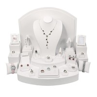 Présentoir à bijoux personnalisé série de présentoirs à bijoux en cuir PU blanc adapté aux colliers de pendentifs bagues de buste