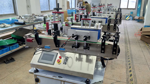 Applicateur automatique <span class=keywords><strong>d</strong></span>'<span class=keywords><strong>étiquettes</strong></span> <span class=keywords><strong>adhésives</strong></span> de bureau de Table étiqueteuse avec imprimante de code de date pour bocaux pour animaux de compagnie bouteille ronde - Product Image 3