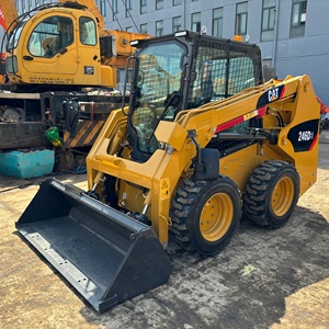 รถตักล้อยาง CAT243D3 สีเหลือง ขนาดกะทัดรัด พร้อมบุ้งกี๋หน้า ปั๊ม เกียร์ เครื่องยนต์ และลูกปืน-12000 กก. สำหรับงานก่อสร้าง - Product Image 6