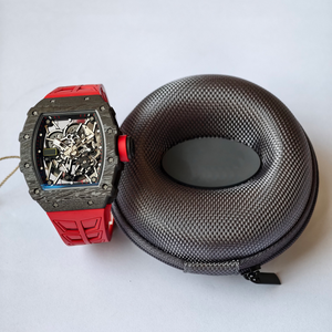 Reloj de alta gama con caja de fibra de carbono en forma de tonel, cristal de zafiro, movimiento mecánico automático esqueletizado. - Product Image 6