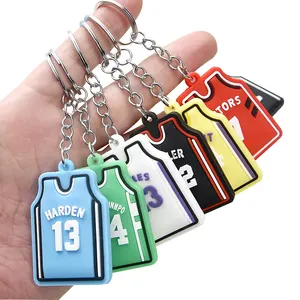 Venta al por mayor nuevos llaveros niño mochila coche llavero personalizado Diy regalo 2D3D baloncesto Jersey suave PVC llavero