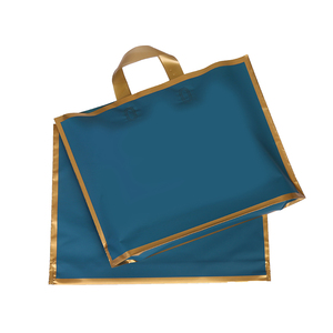 Borsa Shopping in Plastica Personalizzata con Logo e Manico Morbido, Borsa Tote di Lusso con Finiture Dorate per Confezioni di Abbigliamento - Product Image 4
