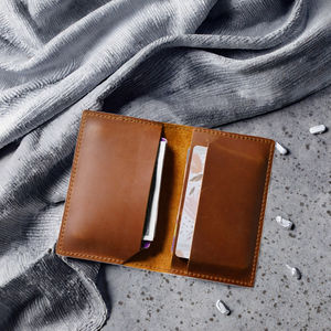 กระเป๋าสตางค์หนังวัวชั้นหนึ่งสีน้ำตาลบางพิเศษแนววินเทจพร้อมโลโก้ที่ใส่บัตรเครดิตสำหรับผู้ชายและผู้หญิง - Product Image 2