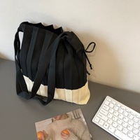 Großhandel Neues Design Gestrickte Offene Schultertasche Koreanischer Bohemian-Stil Faltbare Tragetasche Mädchen Große Plissierte Wasserdichte Tragbare Handtasche