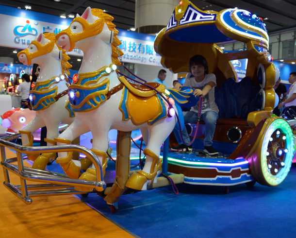 2019 Nouvelle Machine De Jeu Enfants Manège Cheval À Piles Rouler Rouler Sur La Voiture À Vendre
