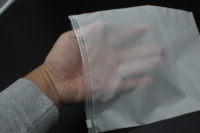 Sacs Ziploc à Fermeture Éclair Biodégradables en Plastique Mat Givré Translucide Personnalisable avec Logo pour Vêtements
