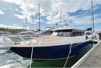 Perahu Sport Fishing Aluminium Kelas Laut 9m dengan Konsol Tengah dan Mesin Luar (350-500HP), Kabin Tertutup untuk Berlayar di Sungai