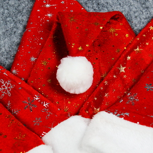 Chapeau de Noël en flanelle écologique de haute qualité, estampé or, avec impression de Père Noël, d'étoiles et de flocons de neige - Product Image 3
