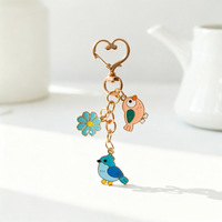 Porte-clés en métal avec triple pendentif émail rigide Vivid Bird et fermoir cœur doré pour décorations de sac