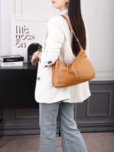 Thời trang củ<span class=keywords><strong>a</strong></span> phụ nữ Crossbody Tote túi công suất lớn chính hãng da bò da đầu lớp tự nhiên Thả Vai nách thiết kế - Product Image 2