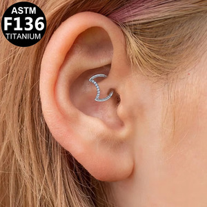 Anneau de nez en titane F136 en forme de croissant, bijou de piercing stérile pour usage quotidien - Product Image 2