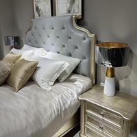 Lit Queen sur mesure de style français moderne et luxueux en crème, 100% bois massif avec revêtement en cuir, ensemble de meubles de chambre haut de gamme pour villa