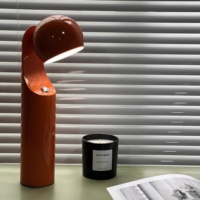 Lampe de chevet LED portable et rechargeable au design moderne, en forme de figurine humanoïde en céramique, pour chambre, hôtel, extérieur et camping