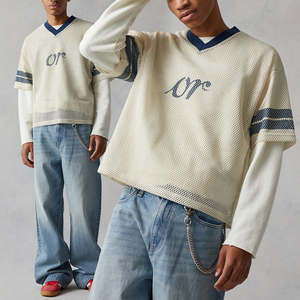 Camiseta de malla retro de fútbol americano para hombre KingSen, de manga corta, con rayas en contraste, transpirable, estilo casual urbano - Product Image 1