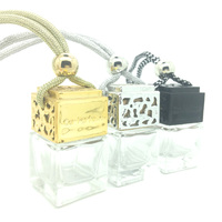 Diffuseur de parfum de luxe pour voiture 8ml, flacon carré avec capuchon UV doré, argenté ou noir, pendentif désodorisant en verre sérigraphié