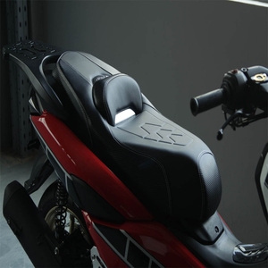 Siège de Moto en Cuir Artificiel Noir Confortable pour YAMAHA NMAX155 2020-2024 - Product Image 3