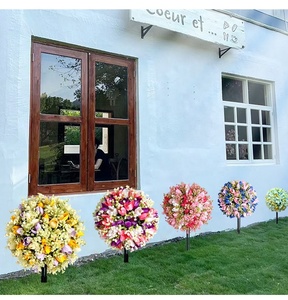 ดอกแมกโนเลียสีแดง ก้านดอกคาร์เนชั่นสีแดง สำหรับงานแต่งงาน ดอกบัวขนาดใหญ่ ดอกไม้ประดิษฐ์เสมือนจริง พร้อมเสาเสียบพื้น - Product Image 1