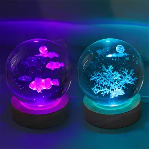 Globo de cristal brillante con soporte de madera 3D, bonito globo de cristal de noche con patrón grabado láser 3D, regalos creativos de Navidad