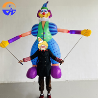 Modèle de clown gonflable publicitaire personnalisé, imprimé numériquement multicolore, représentant un homme de cirque portant un Joker, en tissu Oxford avec ventilateur intégré