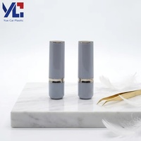 Tube de rouge à lèvres triangulaire hermétique Yuecai en gros, vide, 3,5 g, conteneur ovale triangulaire pour baume à lèvres avec bande dorée, emballage personnalisé