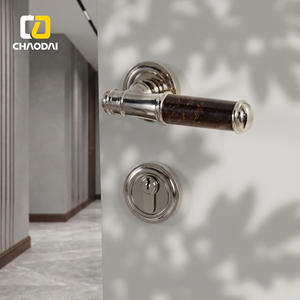 Manija de Puerta de Latón Moderna de Lujo Serie <span class=keywords><strong>Casina</strong></span> con Cerradura Silenciosa - Para Hoteles, Apartamentos y Decoración Interior de Villas Instalación Fácil. - Product Image 1