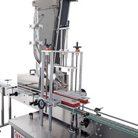Machine de bouchage linéaire entièrement automatique pour bouteilles de boissons, de détergents, de bouteilles en PET, adaptée à divers types de bouteilles