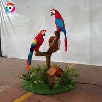 Perroquet animatronique réaliste rouge grandeur nature, simulation d'ara avec son et mouvement pour la décoration de parcs à thème jungle et jardins