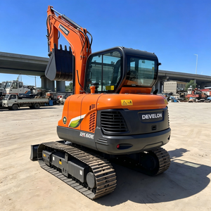Excavadora de cadenas DEVELON DX60E de 6 toneladas con cucharón de 0.21m3 para construcción de carreteras, excavación de zanjas y trabajos en terrenos. - Product Image 3
