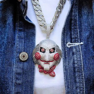 Colgante de Lujo con Incrustaciones de Diamantes de Imitación, Diseño de Personaje de Película de Terror Billy the Puppet, Joyería Hip Hop Brillante, Accesorios - Product Image 6