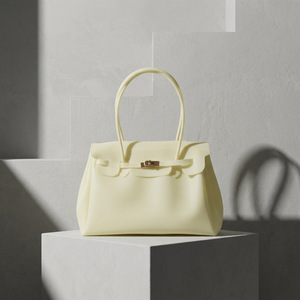 Sac fourre-tout élégant personnalisé en cuir PU pour femme avec fermeture éclair et motif brodé - Product Image 6