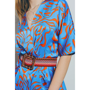 Robe midi en satin à col en V bleue - Product Image 4